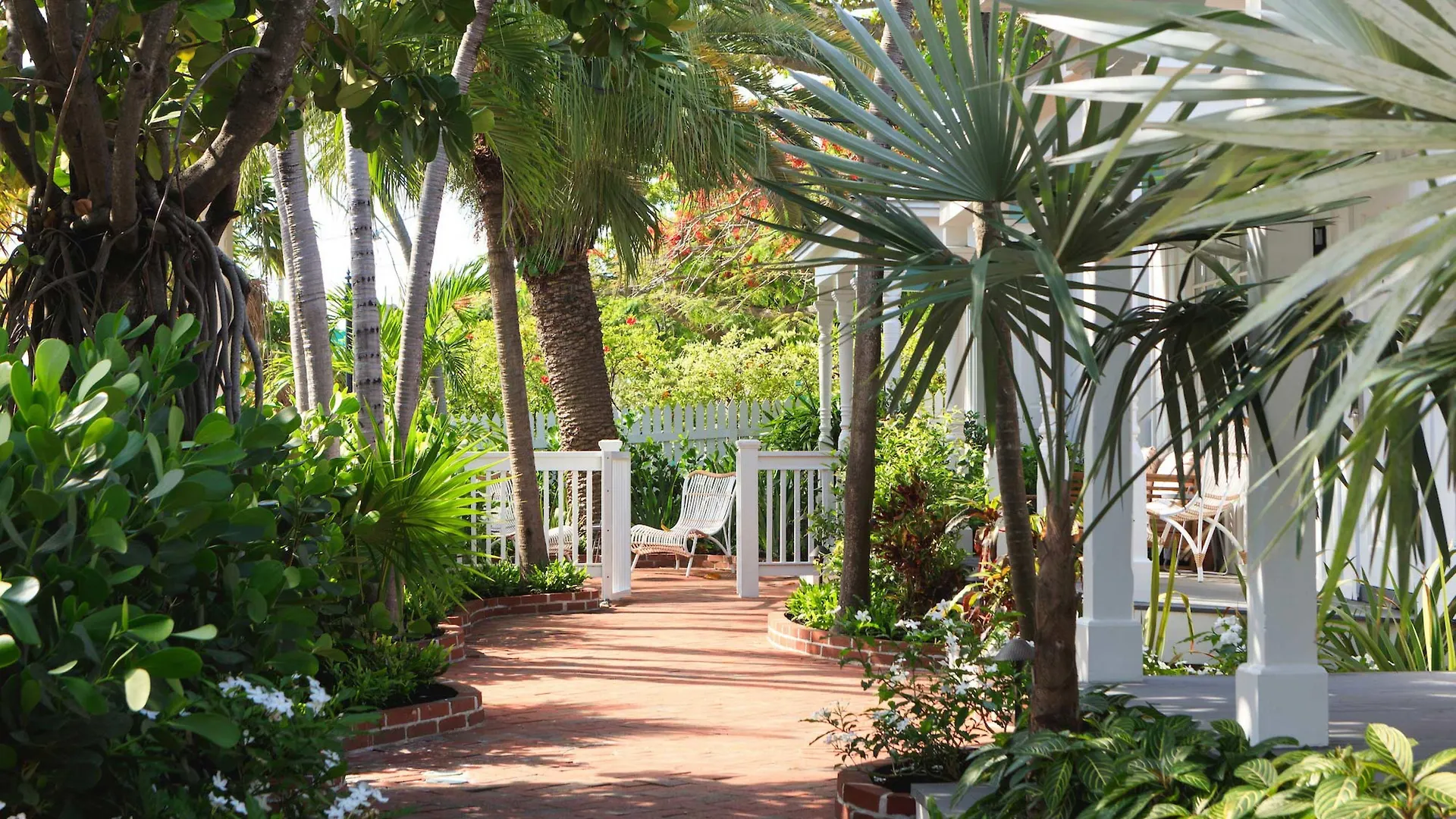 Lighthouse Hotel - Key West Historic Inns