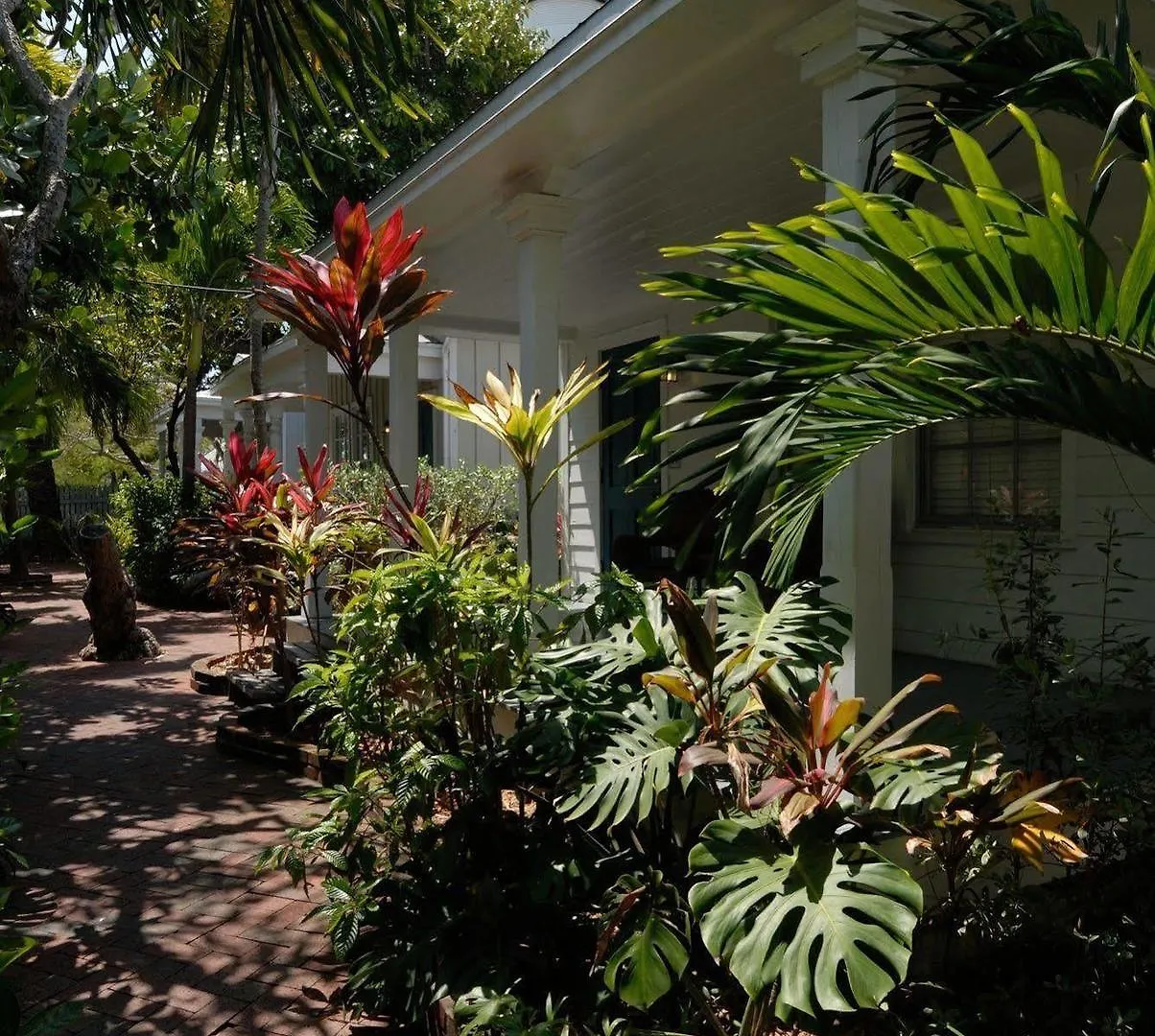 Lighthouse Hotel - Key West Historic Inns 3*,