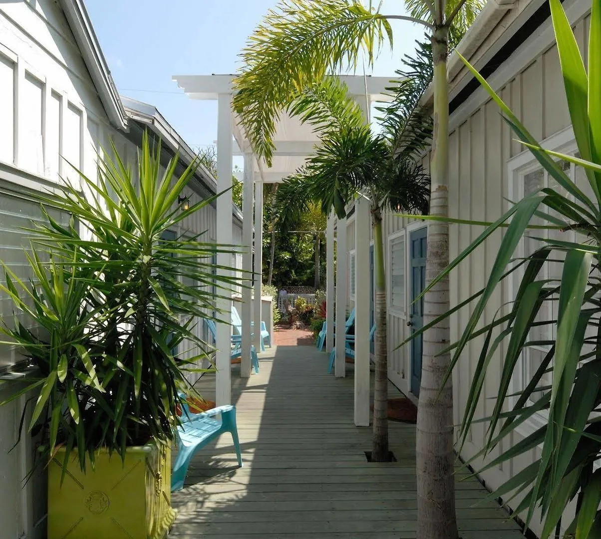 Lighthouse Hotel - Key West Historic Inns